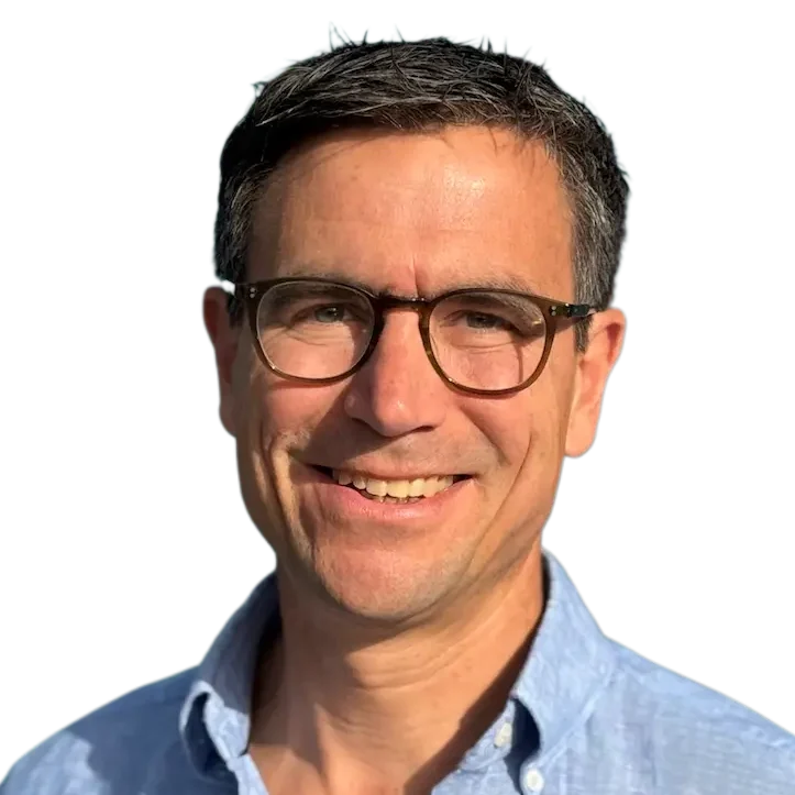 Kinderkardiologe Christoph Prandstetter Porträt eines lächelnden Mannes mit Brille und grau-schwarzen Haaren.