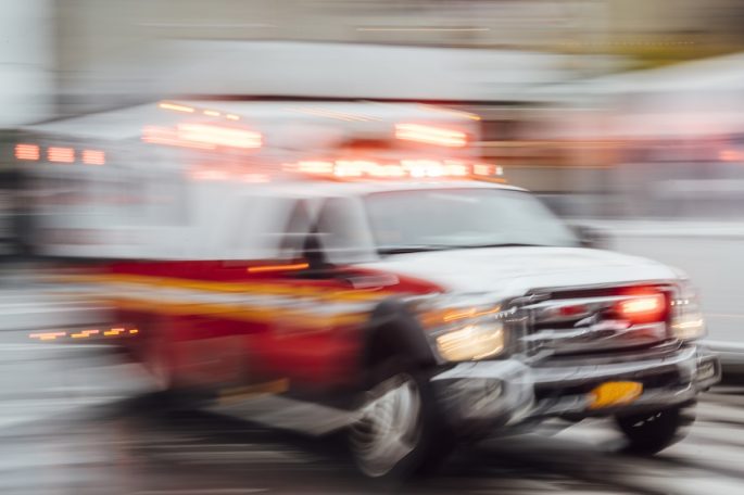 NOTFALL-RATGEBER Rettungsauto im Emergency Modus